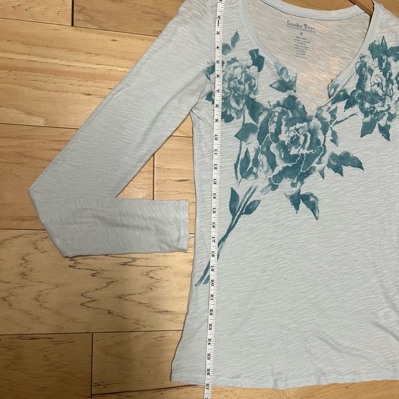 Vintage Lucky Brand Lucky Tee with Blue Roses Pattern 100% Cotton (never worn) - Picture 7 of 10